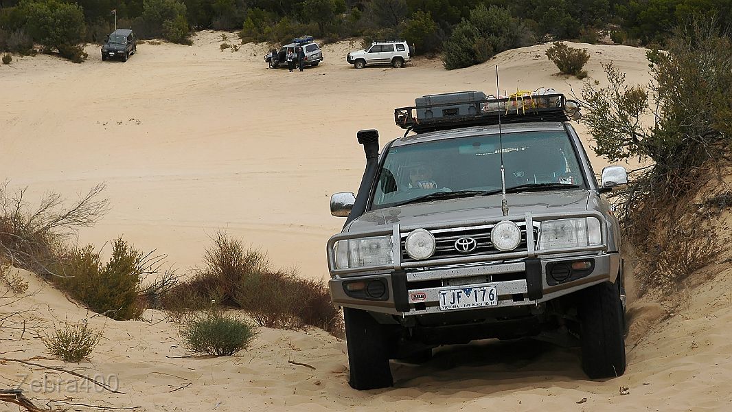 11-Whitey pushes his 100 Series up the dune at Ross Springs.jpg